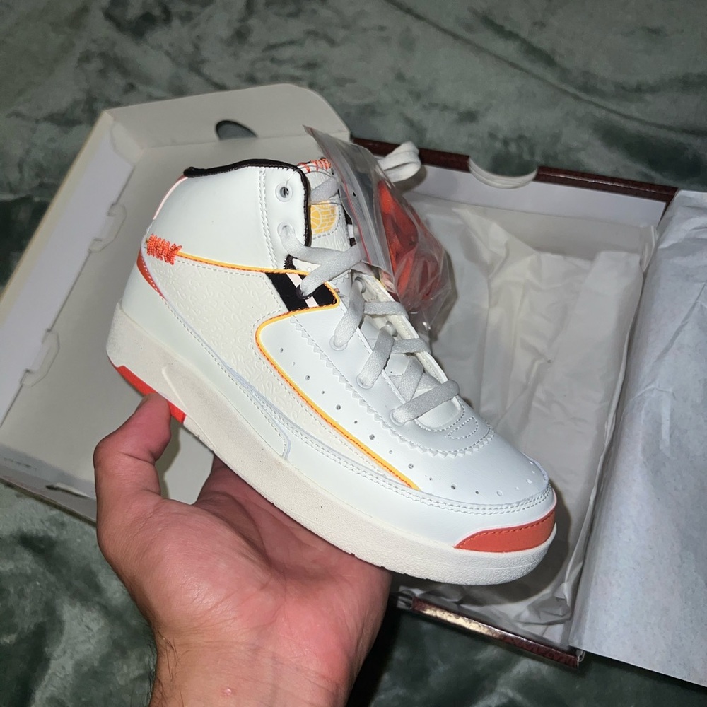 International Youth Jordan Retro 2’s SP - PS 1.5Y